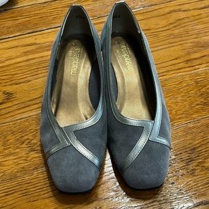 Magdesians Vintage gray suede wedge slip on shoes. Size 8W.